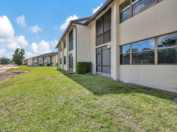 7650 Tahiti Lane 102, Lake Worth FL 33467