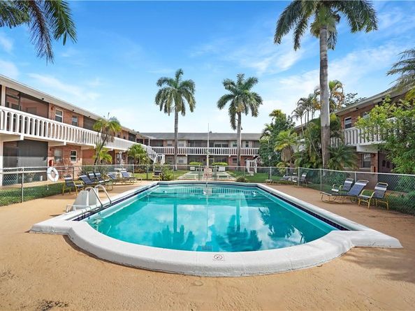 160 NE 8th Ave 4A, Hallandale Beach FL 33009