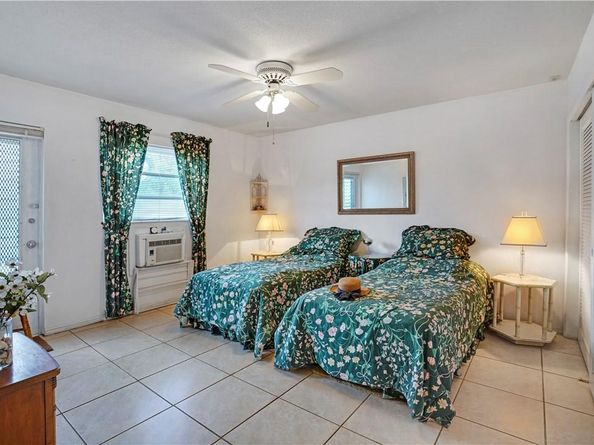 160 NE 8th Ave 4A, Hallandale Beach FL 33009