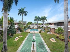 160 NE 8th Ave 4A, Hallandale Beach FL 33009
