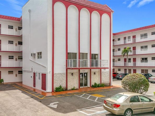 4270 NW 40th St 205, Lauderdale Lakes FL 33319