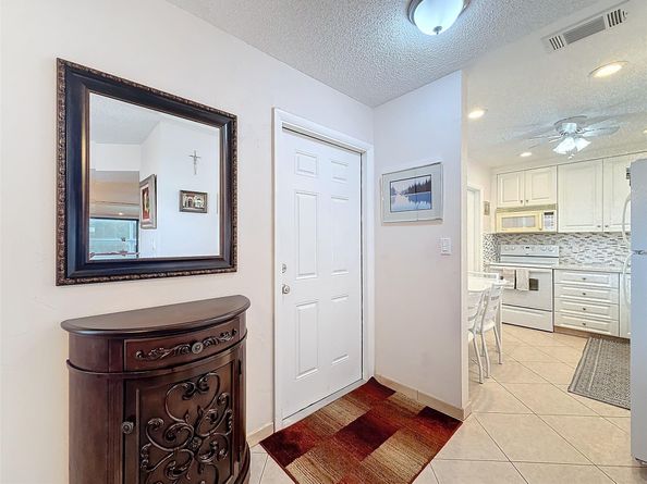 4270 NW 40th St 205, Lauderdale Lakes FL 33319