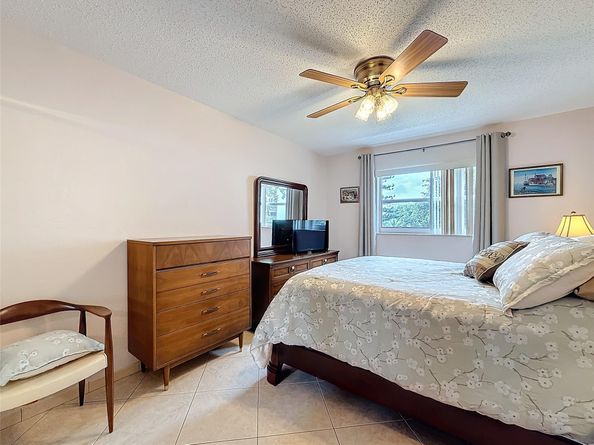 4270 NW 40th St 205, Lauderdale Lakes FL 33319