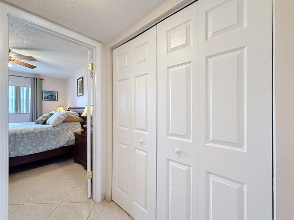 4270 NW 40th St 205, Lauderdale Lakes FL 33319