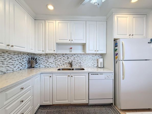 4270 NW 40th St 205, Lauderdale Lakes FL 33319