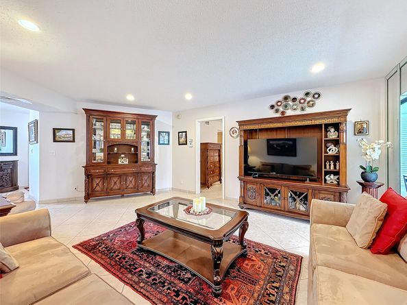 4270 NW 40th St 205, Lauderdale Lakes FL 33319