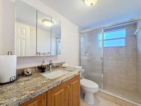 4270 NW 40th St 205, Lauderdale Lakes FL 33319