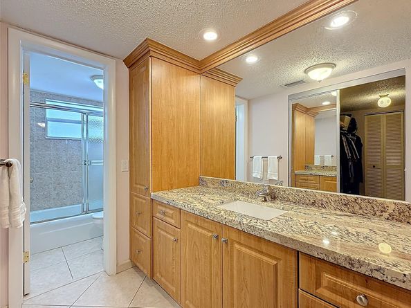 4270 NW 40th St 205, Lauderdale Lakes FL 33319