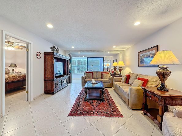 4270 NW 40th St 205, Lauderdale Lakes FL 33319