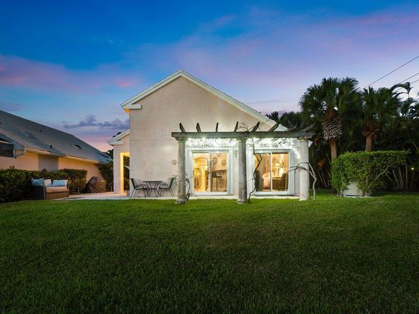 9023 Baybury Lane, West Palm Beach FL 33411