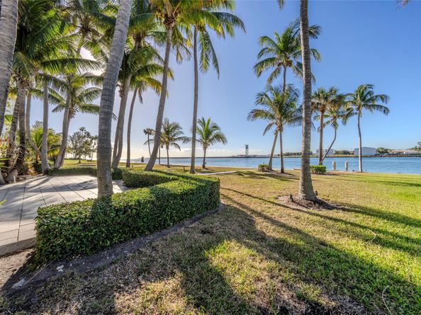 2608 Inlet Dr, Fort Lauderdale FL 33316