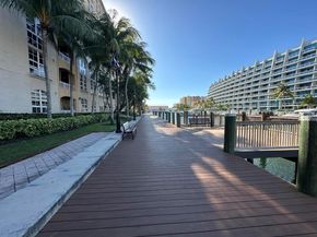 3001 NE 185th St 111, Aventura FL 33180