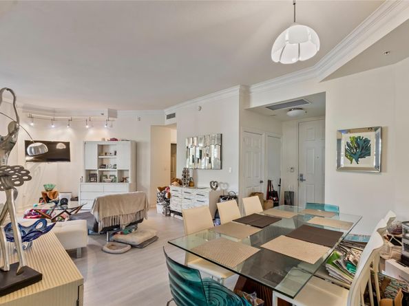 3001 NE 185th St 111, Aventura FL 33180