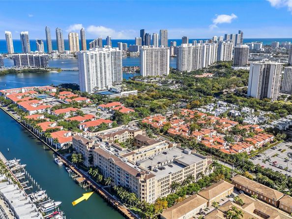 3001 NE 185th St 111, Aventura FL 33180