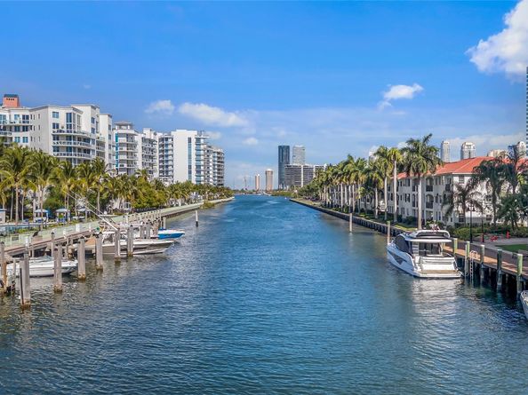 3001 NE 185th St 111, Aventura FL 33180