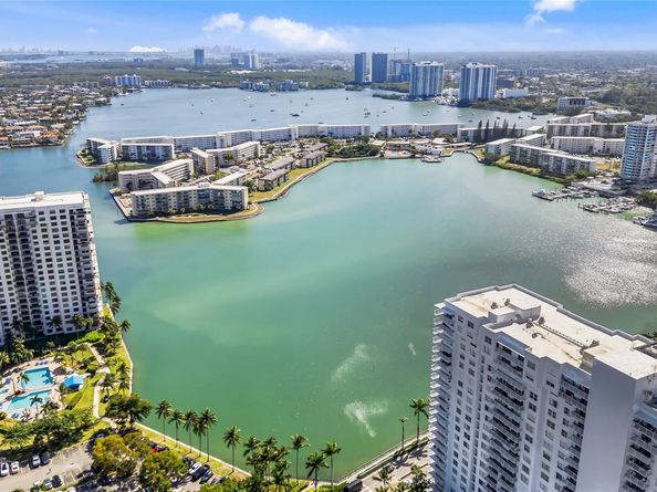 3001 NE 185th St 111, Aventura FL 33180