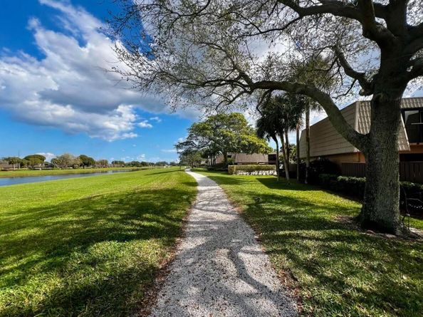2604 26th Way, West Palm Beach FL 33407