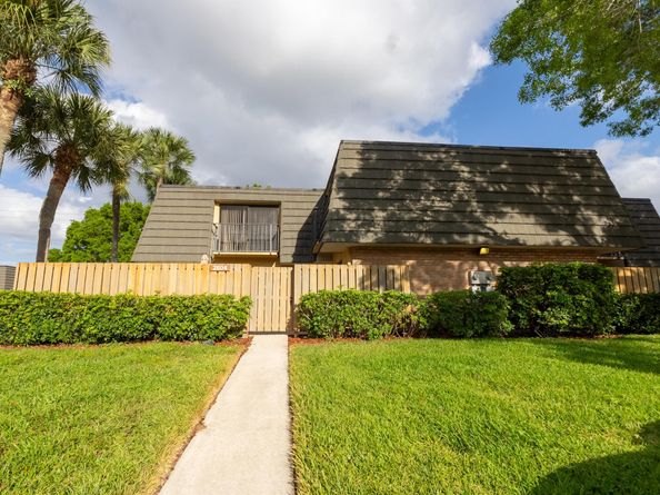 2604 26th Way, West Palm Beach FL 33407