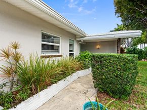 113 Park Lane E, Hypoluxo FL 33462