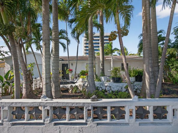 225 S Sequoia Drive, West Palm Beach FL 33409