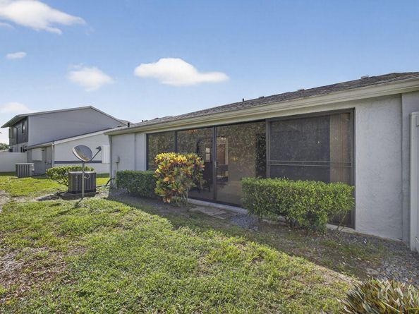 2641 Gately Drive W 2404, West Palm Beach FL 33415
