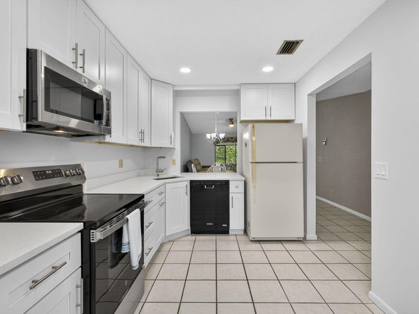 2641 Gately Drive W 2404, West Palm Beach FL 33415