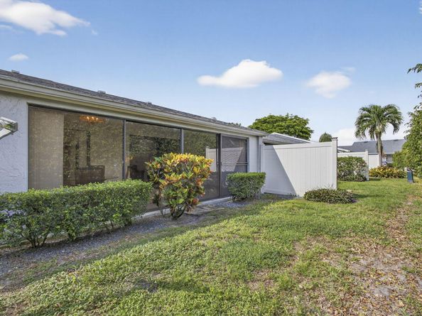 2641 Gately Drive W 2404, West Palm Beach FL 33415