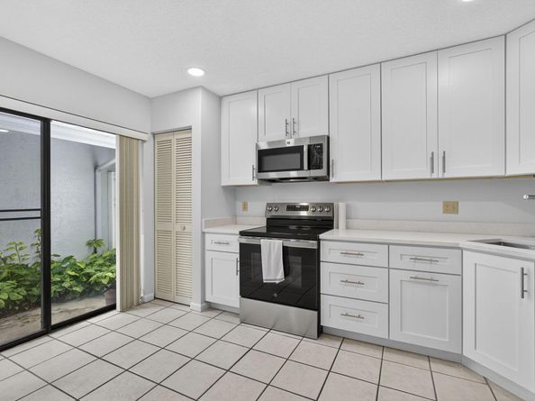 2641 Gately Drive W 2404, West Palm Beach FL 33415