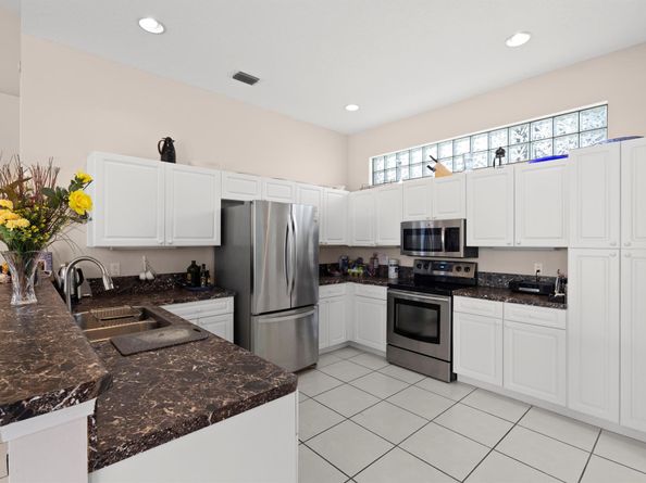 292 Canterbury Drive E, Palm Beach Gardens FL 33418