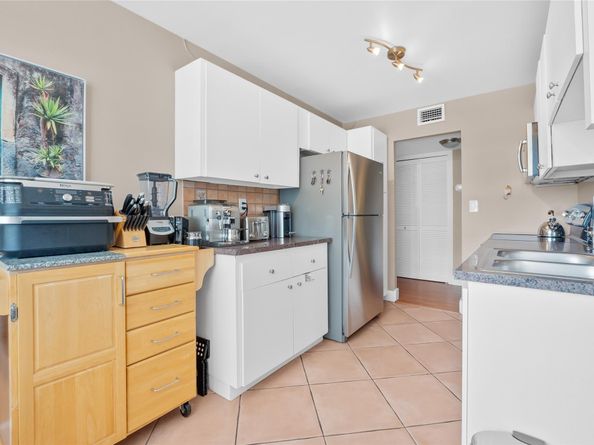 1849 S Ocean Dr 215, Hallandale Beach FL 33009