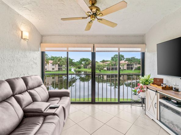 9285 Vista Del Lago D, Boca Raton FL 33428