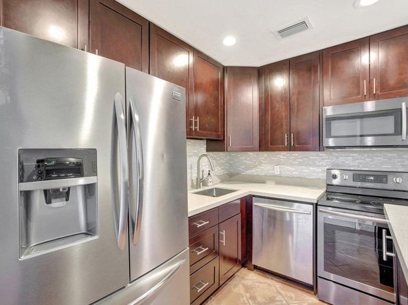 2400 NE 33rd Avenue 211, Fort Lauderdale FL 33305