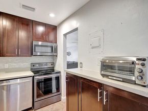 2400 NE 33rd Avenue 211, Fort Lauderdale FL 33305