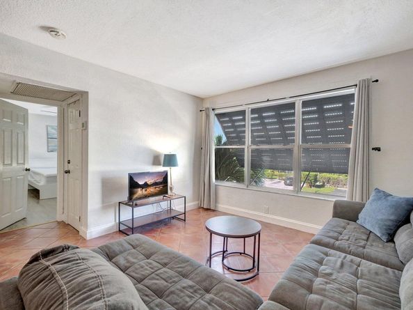 2400 NE 33rd Avenue 211, Fort Lauderdale FL 33305