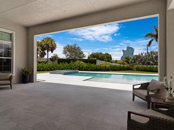 5202 S Sterling Ranch Circle, Davie FL 33314