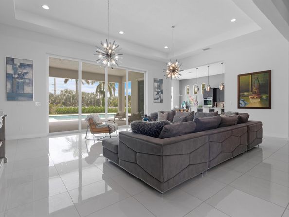 5202 S Sterling Ranch Circle, Davie FL 33314