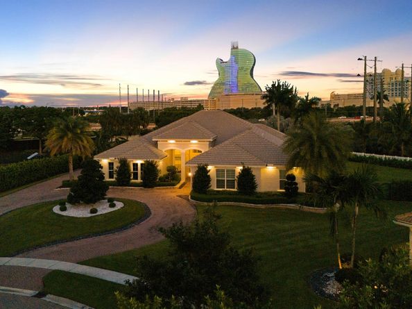 5202 S Sterling Ranch Circle, Davie FL 33314