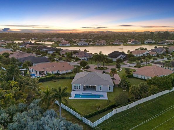 5202 S Sterling Ranch Circle, Davie FL 33314