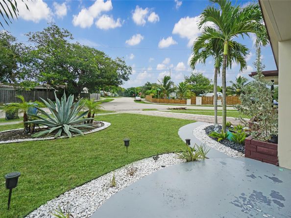 260 NE 51st Ct, Oakland Park FL 33334