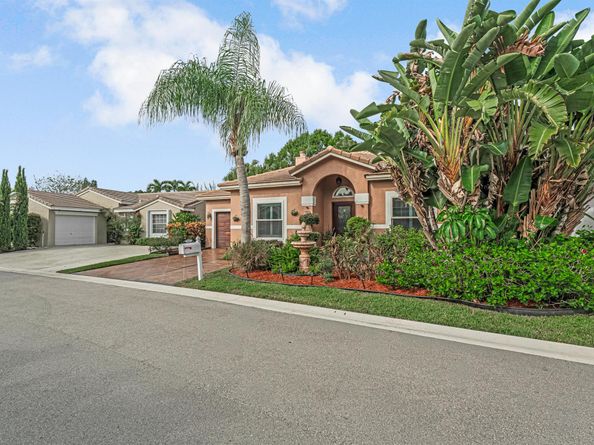136 Caribe Court, Greenacres FL 33413