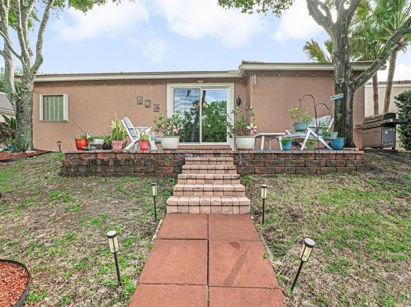 136 Caribe Court, Greenacres FL 33413