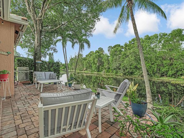 136 Caribe Court, Greenacres FL 33413