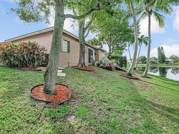 136 Caribe Court, Greenacres FL 33413