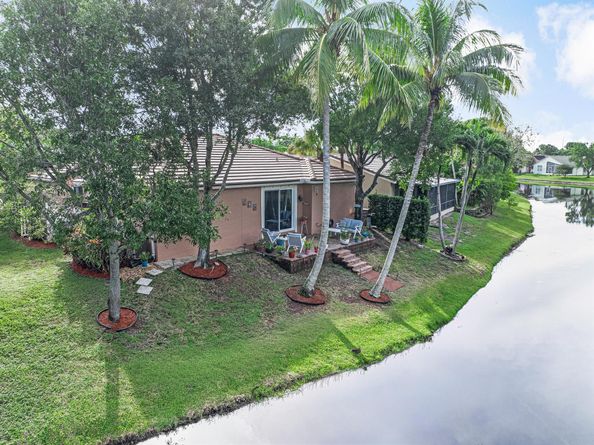 136 Caribe Court, Greenacres FL 33413