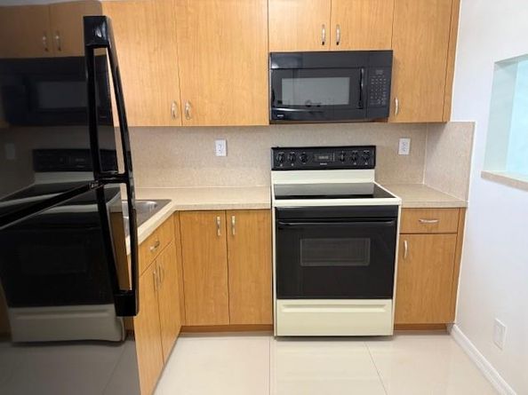 9660 Sunrise Lakes Blvd 306, Sunrise FL 33322