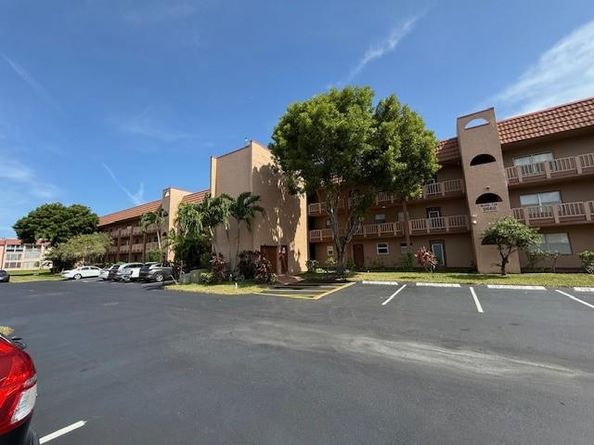 9660 Sunrise Lakes Blvd 306, Sunrise FL 33322