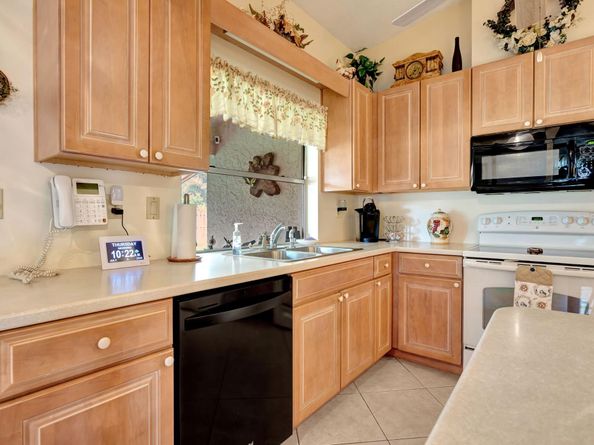 10072 Ramblewood Dr, Coral Springs FL 33071