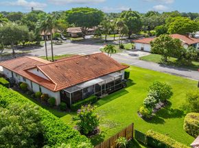 10072 Ramblewood Dr, Coral Springs FL 33071
