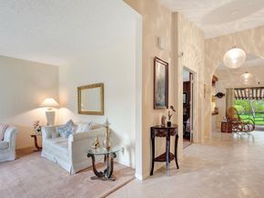 10072 Ramblewood Dr, Coral Springs FL 33071