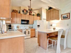 10072 Ramblewood Dr, Coral Springs FL 33071